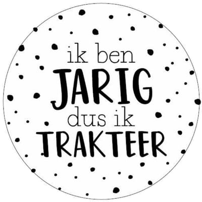 30x Sticker Ik Ben Jarig Dus Ik Trakteer - Zwart - Wit - Sluitsticker - Sluitzegel - Feeststicker Presentje - Enveloppe - Cadeau - Gift - Cadeauzakje - Traktatie - Leuk inpakken - Sticker - 40mm - 30 Stuks