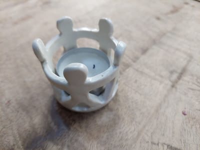 Floz Design vriendenkring vijf personen - klein beeld vriendenkring - met waxinelichtjeshouder - beige - 6 cm - fairtrade
