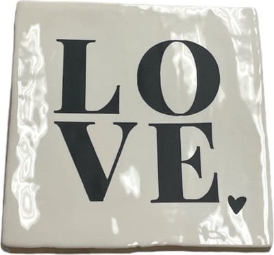 Hippe tegeltje met tekst: Love | Wit met zwart | Gepersonaliseerde cadeau | Hippe Spreuktegel | Nieuwe woning cadeau | Housewarming cadeau