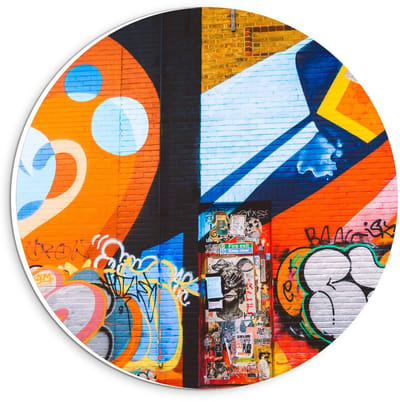 Forex Wandcirkel - Graffiti versierde Muur - 20x20cm Foto op Wandcirkel (met ophangsysteem)