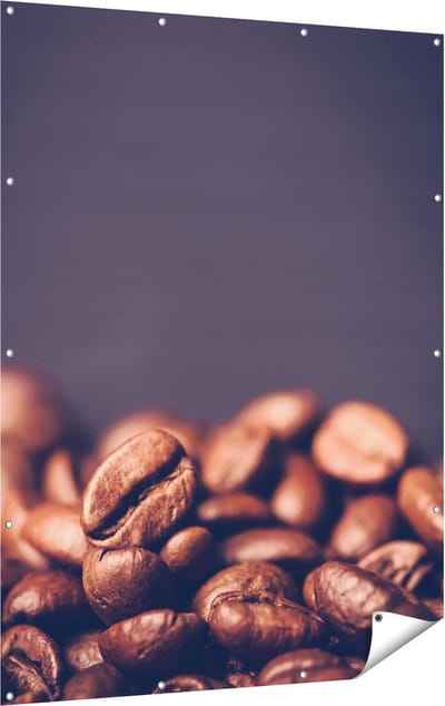 Gards Tuinposter Koffie Bonen op een Zwart Achtergrond - 120x160 cm - Tuindoek - Tuindecoratie - Wanddecoratie buiten - Tuinschilderij