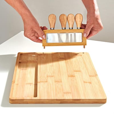 Candala Kaasplank van bamboehout met kaasmessenset, kaasplank van bamboe, houten serveerschaal, dienblad met bestekhouder en 2 putten, vleesplaat en vleesplaat, 33 x 33 x 3,7 cm