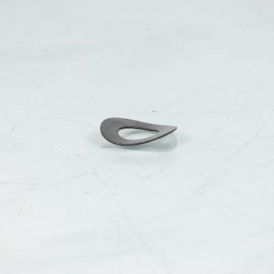 Rondelle élastique d'axe de cale pied origine pour scooter Peugeot 50 Kisbee Après 2014 779107 / 10x20x0.8mm Neuf