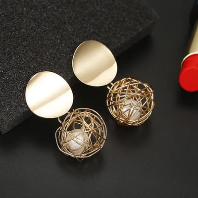 Vintage Gedraaide Metalen Bal Hangende Oorbellen voor Vrouwen Ronde Druppeloorbellen Feest Punk Geometrisch Imitatie Parel Statement Sieraden white