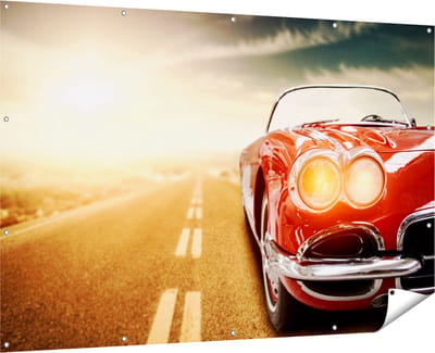 Gards Tuinposter Oude Rode Auto - Retro - 180x120 cm - Tuindoek - Tuindecoratie - Wanddecoratie buiten - Tuinschilderij