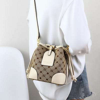 Nieuwe Herfst- en Winter Bucket Bag Crossbody Dames Tas Hoge Kwaliteit Textuur Niche Schoudertas white