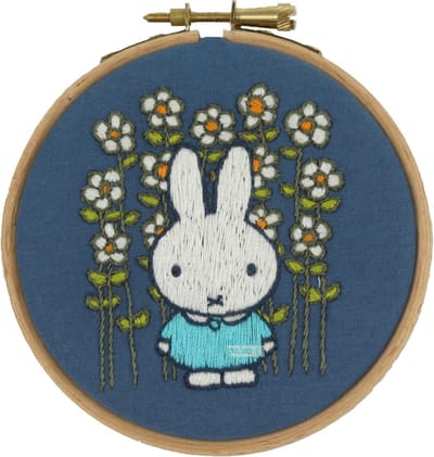 Pako compleet borduurpakket - Nijntje in bloemen veld - Dick Bruna- geprinte stof - 196.002 - inclusief borduurring -DIY kit