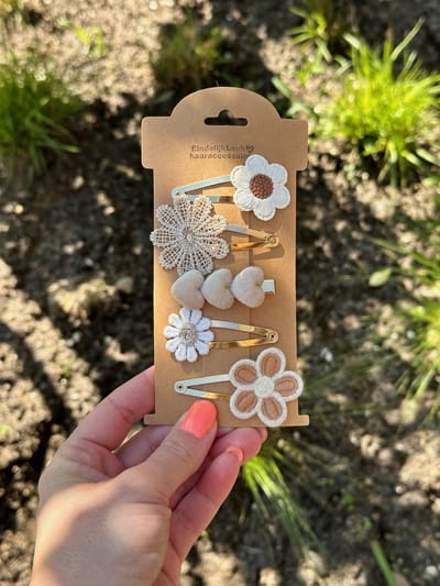 Haarspeldjes voor meisjes en baby's - Haarknipjes - Haarclips - Haarknipjes witte bloem - handgemaakte haaraccessoires - Cadeautje - Naturel kleuren