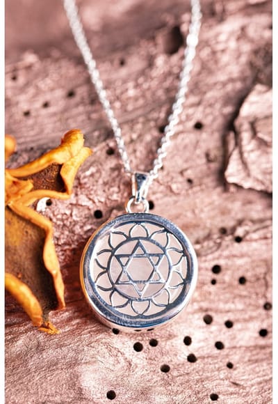 Hanger Hart Chakra Anahata