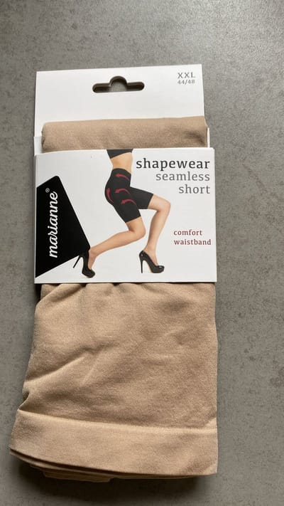 Marianne - Naadloze broekje met liftende werking - Beige - Maat 44/48