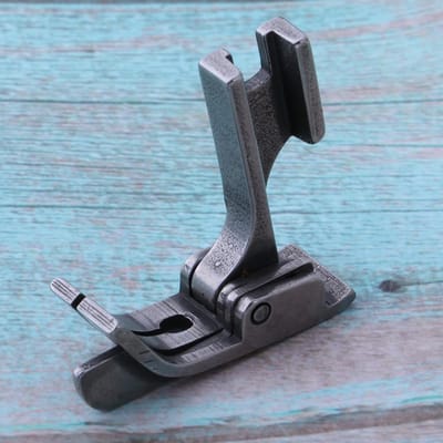 Industriële naaimachine scharnierende persvoet met rechtergeleider SP18 maat 1 Size 1