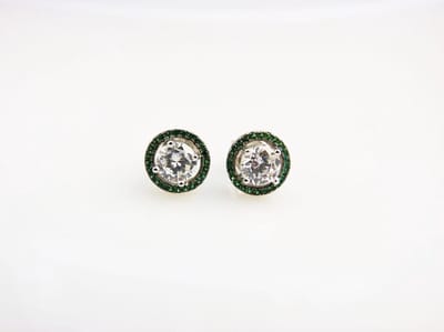 Model Small Round Green zilveren oorringen met groene en witte stenen cubic zirconia