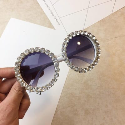 Diamant Kristal Ronde Zonnebril Bril Dames Luxe Designer Stijl Stijl Bril Bril Vrouwelijk Grote Monturen Zonnebrillen Oogbescherming Klassiek UV400 With pouch and cloth