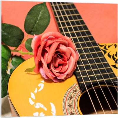 Acrylglas - Gele Gitaar met Roze Kussen - 100x100cm Foto op Acrylglas (Wanddecoratie op Acrylglas)