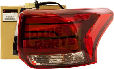 Mitsubishi Outlander (7/2015-) PHEV achterlicht Rechts buiten (LED) Origineel! 8330B174