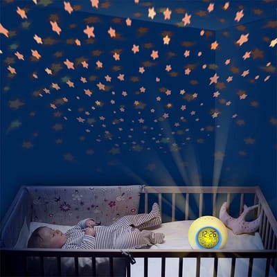 Kinderwekker Digitaal - Nachtlamp Sterrenprojector - Slaap Training - Zeven Kleuren Verlichting - 10 x 9 x 8 cm - Multicolor