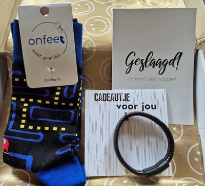 Geslaagd brievenbus cadeau/brievenbus/gefeliciteerd/trots/armband/cadeautje voor jou