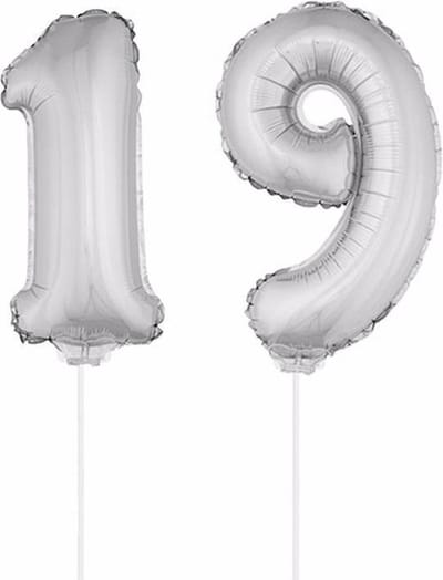 19 jaar leeftijd feestartikelen - versiering cijfers - ballonnen op stokje - van 41 cm - Combi van cijfer 19 - in het zilver