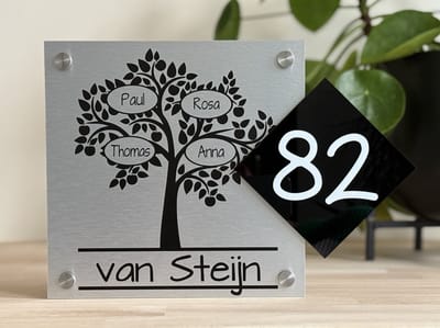 Naambordje voordeur boom met huisnummer rvs look