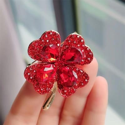 Modieuze En Minimalistische Klavertje Vier Dames Broche, Anti-Verblinding Vaste Kledingaccessoires Sieraden rood