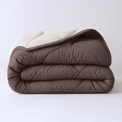 Dekbed-Discounter - Sleeptime Dekbed Zonder Overtrek 200 x 200 cm - Inclusief 2 kussenslopen - Wasbaar op 40 graden - Verkoelend dekbed - Bruin/Off White