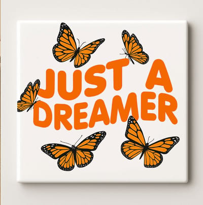 Just a Dreamer Tegel – 15x15cm Vlinder Inspirerende Keramische Wanddecoratie | Motiverende Woondecoratie & Cadeau voor Dromers