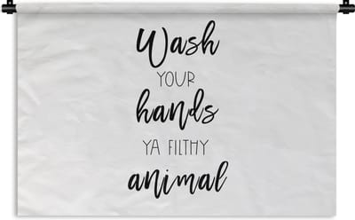 Wandkleed - Wanddoek - Spreuken - Quotes - Wash your hands ya filthy animal - Wassen - Handen - 180x120 cm - Wandtapijt