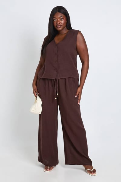 boohoo Dames Plus Kaaslinnen Gilet En Broek Met Kralen Set | Chocoladebruin | Maat: 56