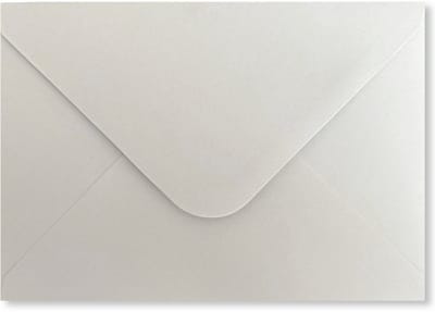 25 Luxe B6 Enveloppen Licht Grijs - 12,5 x17,5 cm - 110 Grams - 125x175mm - Puntklepsluiting
