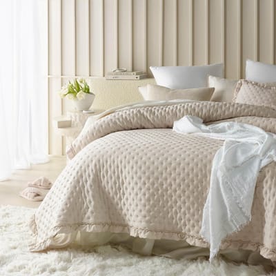 Famanu - Luxe sprei 240x260 cm crème, elegante woondeken voor bed en bank, quilt-stijl