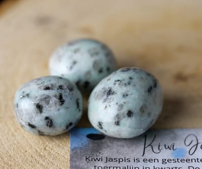 Kiwi Jaspis Trommelsteen - Edelsteen - Perfect cadeau - Inclusief uitleg - Spiritueel - Aarding - Kalmte - Ontspanning - Moed - 100% NATUURLIJK