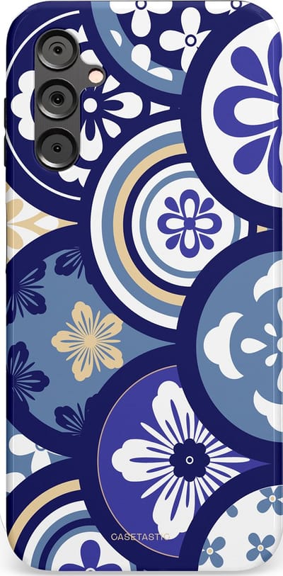 Casetastic Hoesje Geschikt voor Samsung A14 (5G/4G) - Stijlvolle Beschermende Duo-layer Case - Blauwe bloemen Talavera Maiolica Patroon