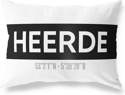 Tuinkussen HEERDE - GELDERLAND met coördinaten - Buitenkussen - Bootkussen - Weerbestendig - Jouw Plaats - Studio216 - Modern - Zwart-Wit - 50x30cm