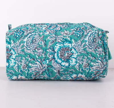 Bambooya toilettas - Bohemian - Ibiza Style - Made in India - Tassel - Zeegroen met bloemen - Medium ( 21 x 17 x 9 cm)