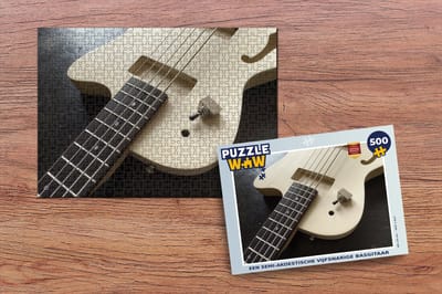 Puzzel Een semi-akoestische vijfsnarige basgitaar - Legpuzzel - Puzzel 500 stukjes