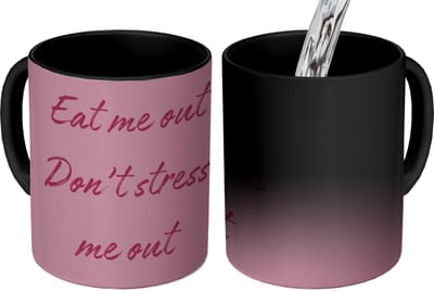 Magische Mok - Foto op Warmte Mokken - Koffiemok - Eat me out don't stress me out - Roze - Handgeschreven - Magic Mok - Beker - 350 ML - Theemok - Mok met Tekst