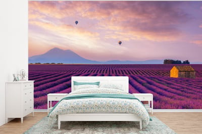 Behang - Fotobehang Lavendel - Luchtballon - Berg - Paars - Breedte 375 cm x hoogte 280 cm