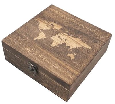 Decoratieve Houten Aandenkist met Wereldkaart en Gegraveerde Zinnen voor Bruiloften en Speciale Gelegenheden