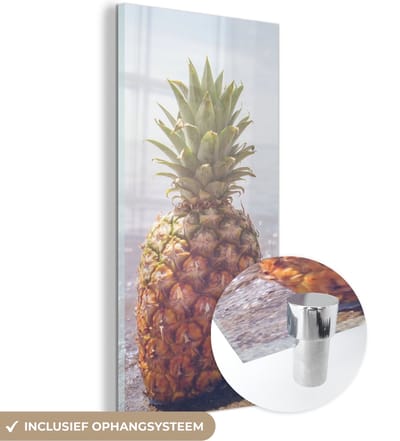 MuchoWow® Glasschilderij 60x120 cm - Schilderij acrylglas - Ananas - Strand - Zomer - Zon - Foto op glas - Schilderijen