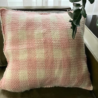 Luna-Leena duurzame sierkussen + binnenkussen 45x45cm (set) - off-white - kabel voorkant - puur grof wol - hand gebreid in Nepal - boho kussen - Ibiza - hand knitted cushion - interieur