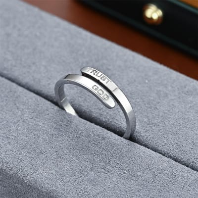 Graveer  Vertrouw God  Verstelbare Ringen Gepersonaliseerde Custom Roestvrij Staal Ring Voor Vrouwen Mannen Bruiloft Sieraden Cadeau gray