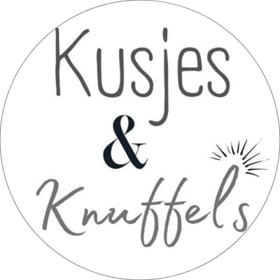 20 x Cadeaustickers Kusjes Knuffels - Wensetiket Uitnodiging - rond 40mm - Sluitsticker - 20 stuks - Grijs Wit Zwart - Traktatie Knuffels Kusjes - Sluitstickers