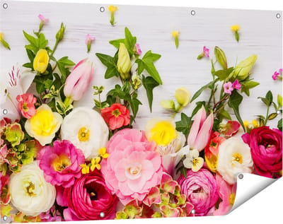 Gards Tuinposter Bloemen op een Witte Houten Achtergrond - 120x80 cm - Tuindoek - Tuindecoratie - Wanddecoratie buiten - Tuinschilderij