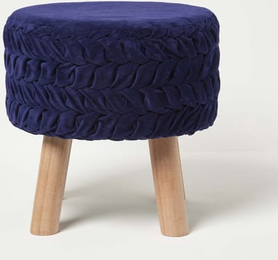 Homescapes Lyla ronde geplooide fluwelen kruk met houten poten - opaalblauw, 40 cm hoog
