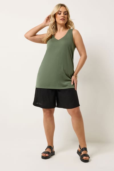 Yours Kakigroene Basic Mouwloze Top Met Vhals Size 42
