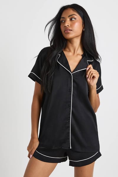 boohoo Dames Satin Piping Detail Short Sleeve Shirt & Shorts Pyjama Set | Zwart | Maat: 34