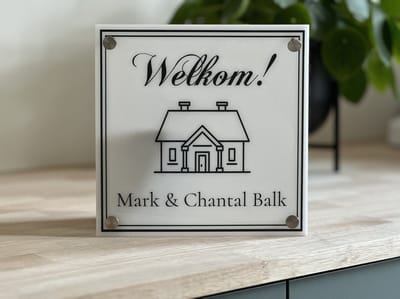 Naambordje / huisnummer voordeur welkom huisje opaal