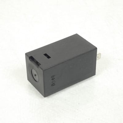 Centrale clignotante Guilera pour Moto Rieju 50 SMX Avant 2020 12V 10+10W 3 pôles / 01 3365 Neuf