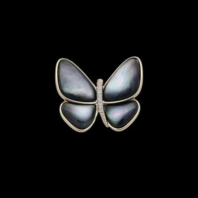Victoria Valenza Goudkleurige Vlinder Broche met Grijs Parelmoer en Zirkonia Stenen - Broche - Goudkleurig - Vlinder broche - Zirkonia