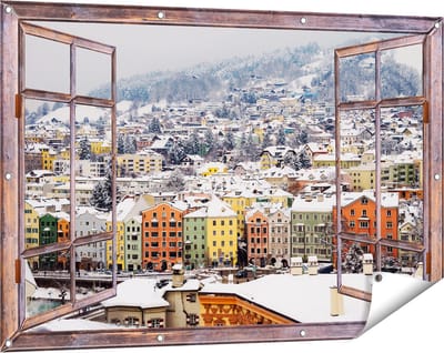 Gards Tuinposter Doorkijk Gekleurde Huisjes met Sneeuw in Oostenrijk - 120x80 cm - Tuindoek - Tuindecoratie - Wanddecoratie buiten - Tuinschilderij
